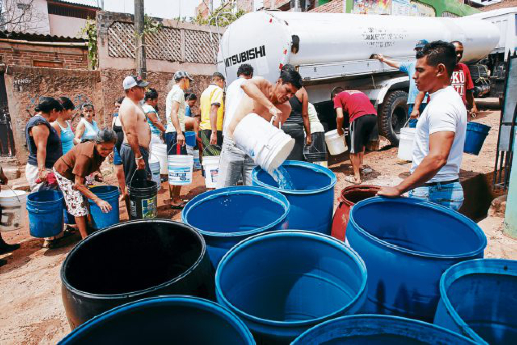 Imagen de Un aumento desproporcionado presenta el precio del barril de agua por escasez