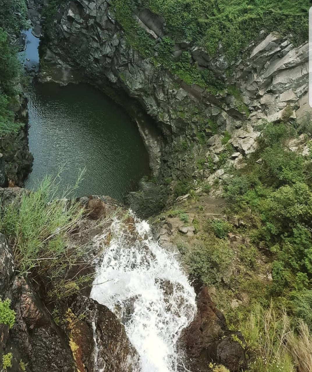 En Zambrano, Francisco Morazán, se encuentra la Cascada Escondida.
