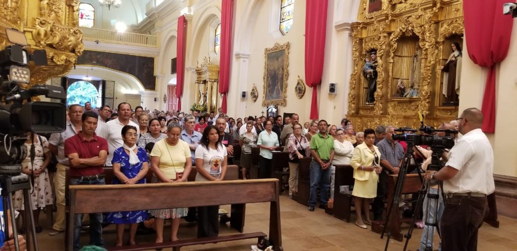 Feligreses llenaron la catedral de Tegucigalpa 