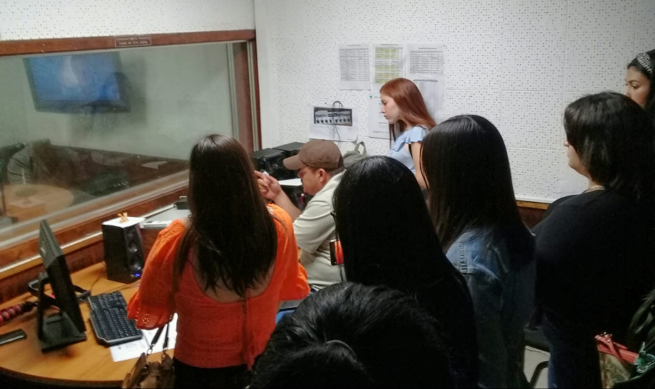 Estudiantes de UNITEC San Pedro Sula visitan Emisoras Unidas