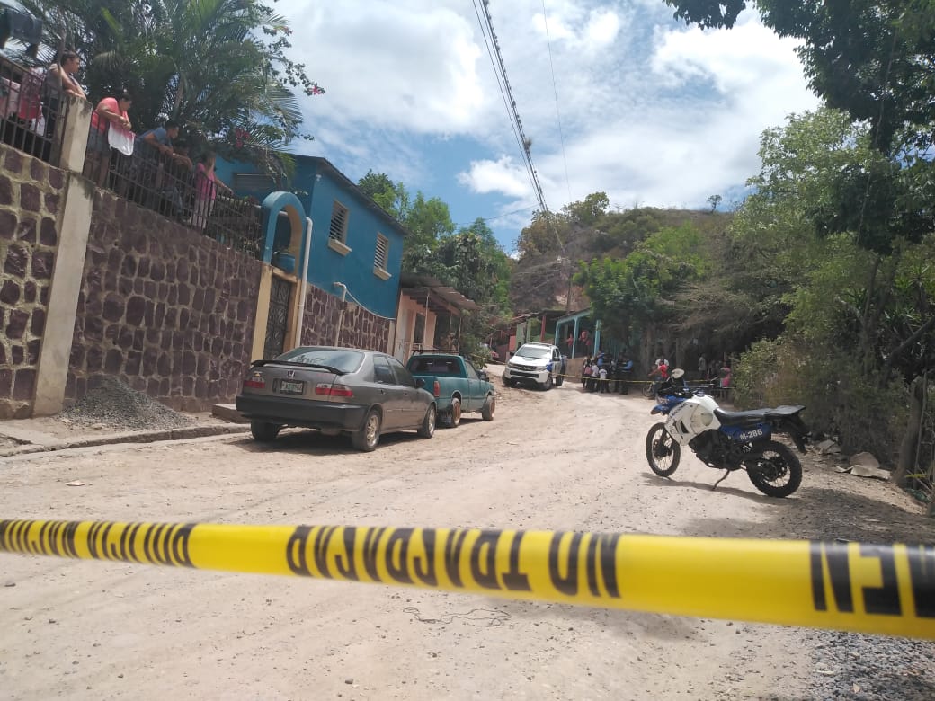 Centralista es asesinado mientras esperaba transporte