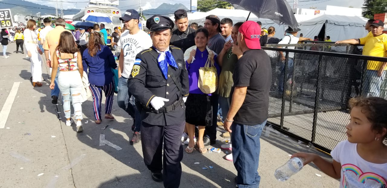 Las ocurrencias del pueblo capitalino le imprimen diversión al carnaval de Tegucigalpa