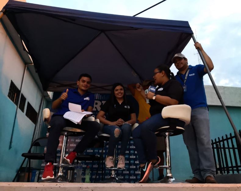 Equipo de periodistas de HRN en el Carnaval de Tegucigalpa