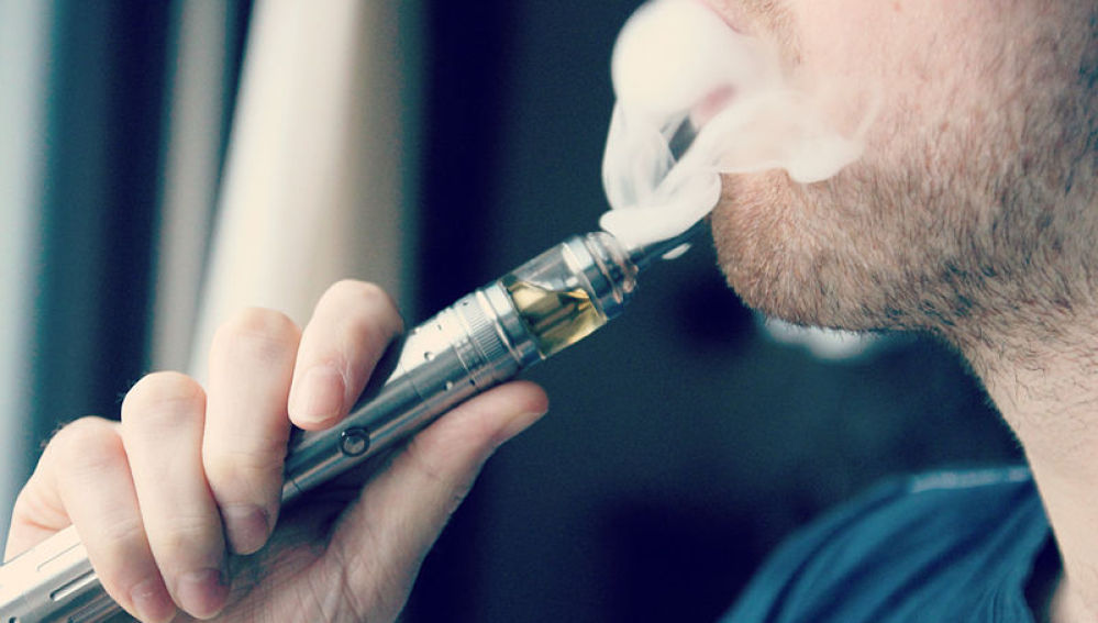 Un proyecto de ley busca limitar el uso de cigarrillos electrónicos en espacios públicos de Buenos Aires