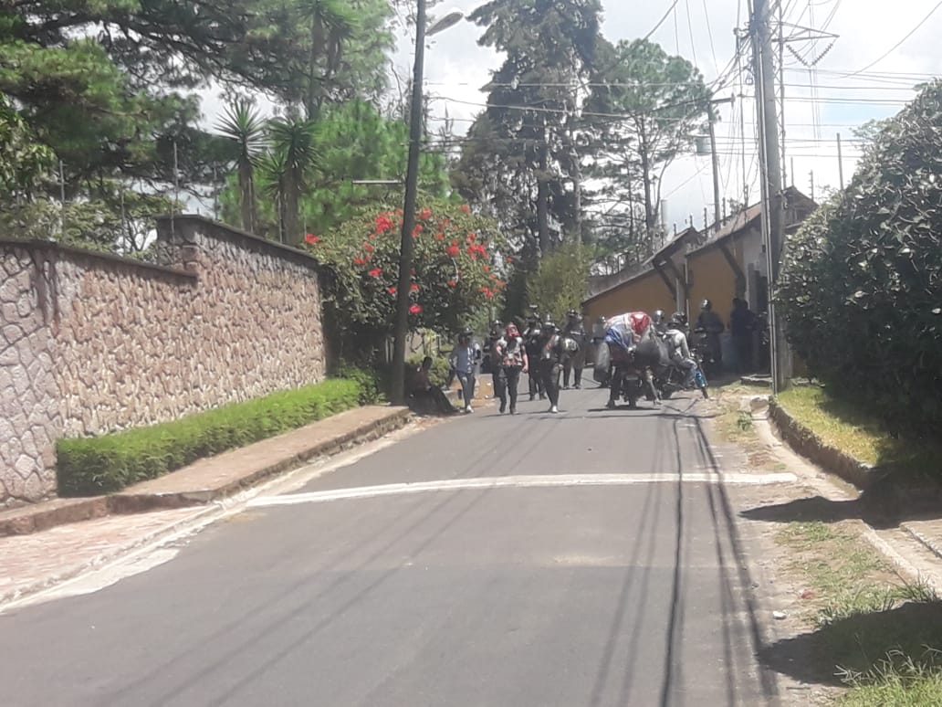 Con gas lacrimógeno desalojan a protestantes en El Hatillo