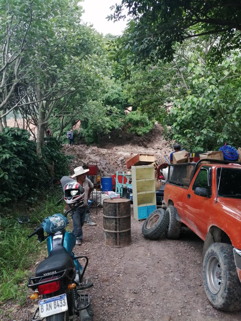Unas 20 viviendas soterradas por falla geológica en Comayagua