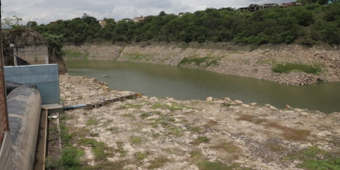 Anuncian la construcción de una mini represa en la capital