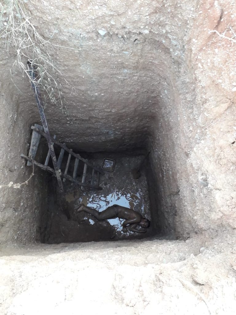 Bomberos rescatan a hombre que cayó en un pozo en Santa Bárbara, Honduras