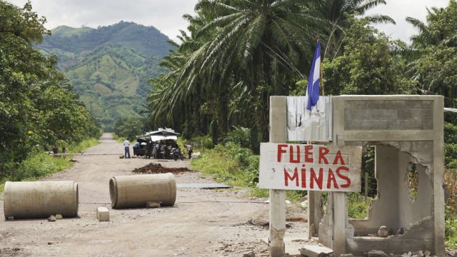 ONG`S cobran impuesto de guerra a empresas mineras: MiAmbiente