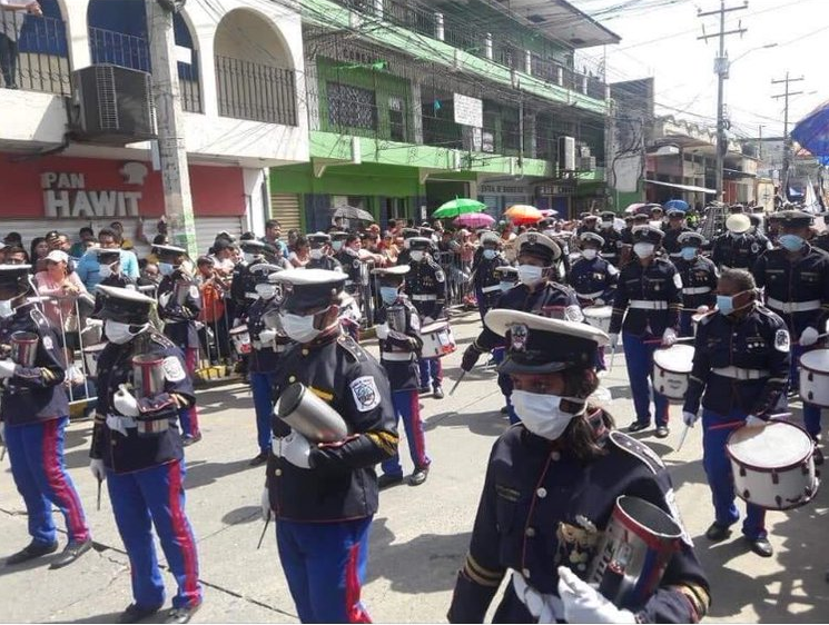 Estudiantes expresan su amor por la patria 