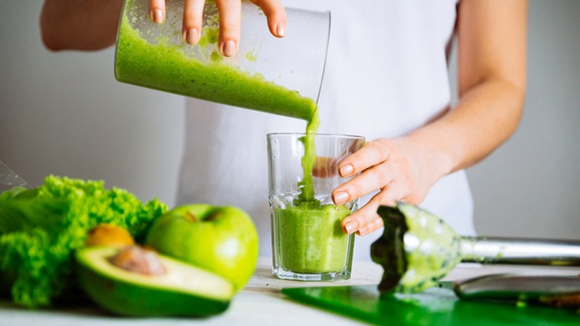 Te presentamos tres jugos verdes para bajar de peso de forma saludable