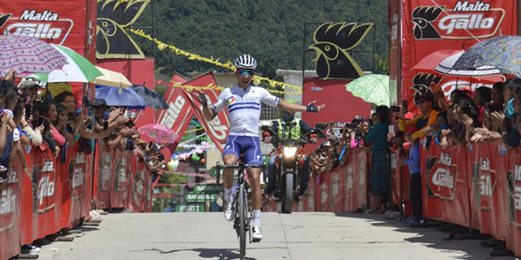 El ciclista catracho Luis López logró sorprender en la primera etapa de la Vuelta a Guatemala