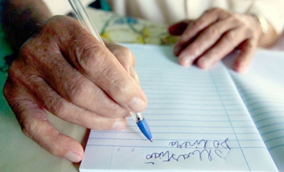 Unos 700 mil hondureños no saben leer ni escribir