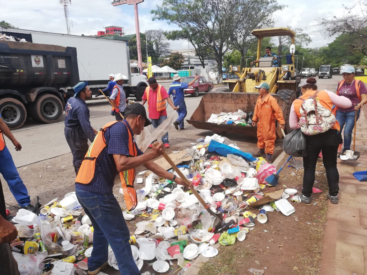 Pilas de basura dejó el festejo del 441 Aniversario de Tegucigalpa