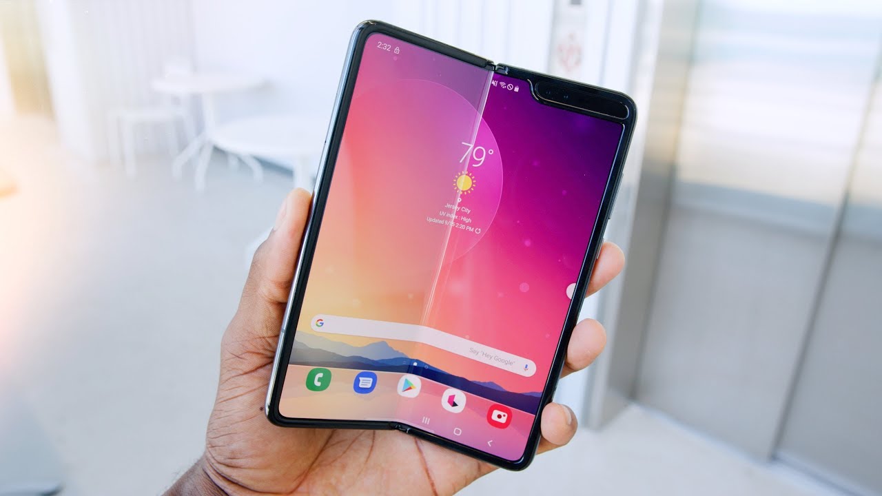 Samsung lanza "frágil" teléfono plegable