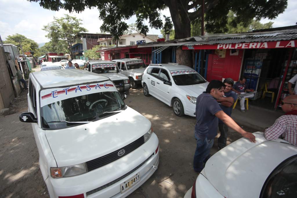 Sampedranos deben prepararse para caminar, ante anuncio de paro de unidades del sector taxi