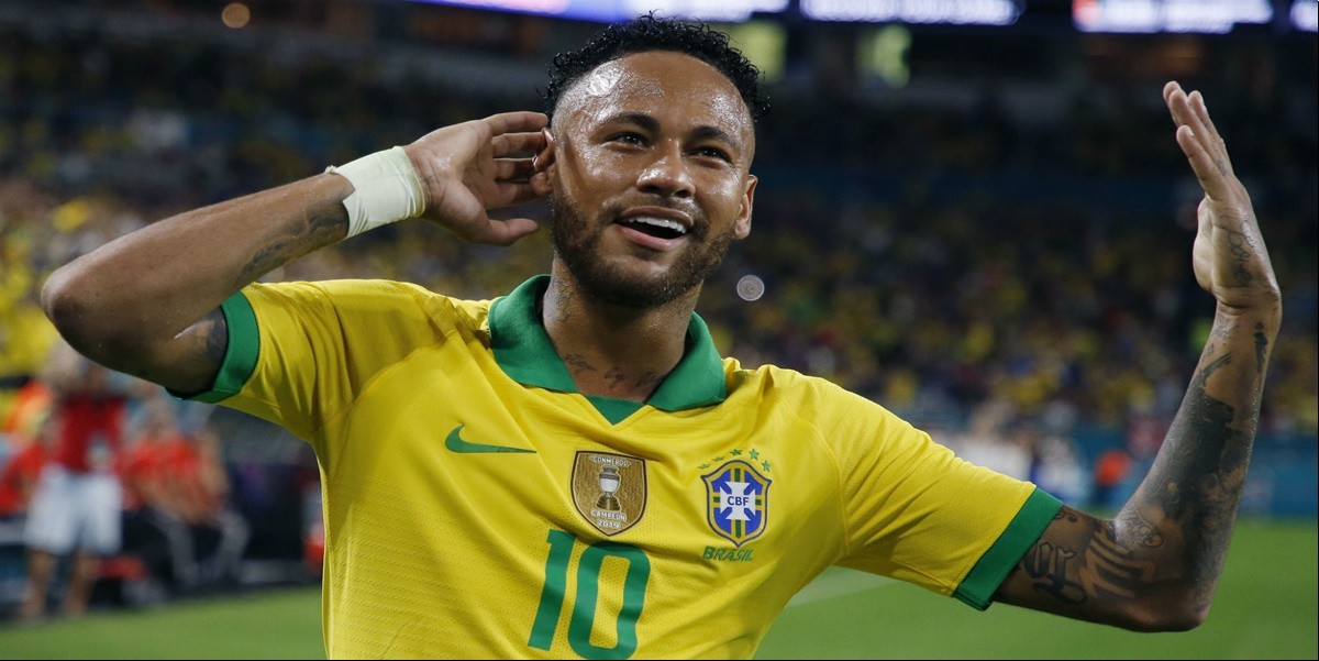 Neymar pasa de la alegría con Brasil, a la incertidumbre en el PSG