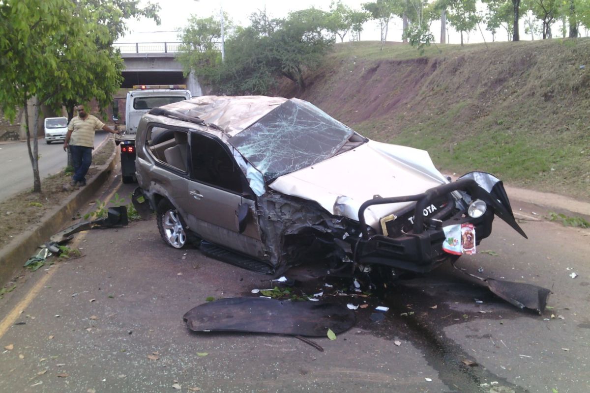 Más de dos mil muertos en 4,600 accidentes automovilísticos