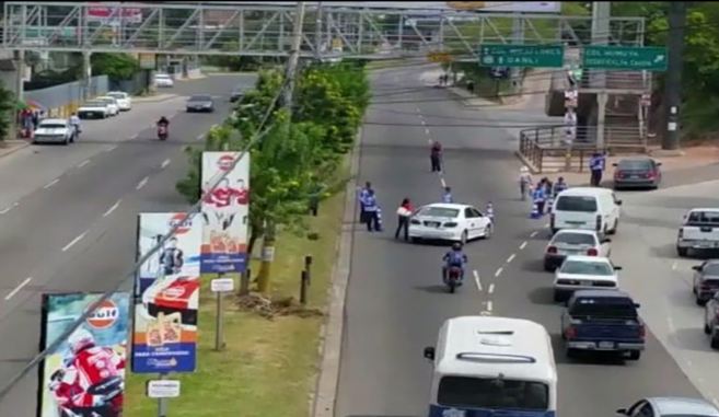 Continúa cerrado el paso de un tramo en el bulevar Fuerzas Armadas
