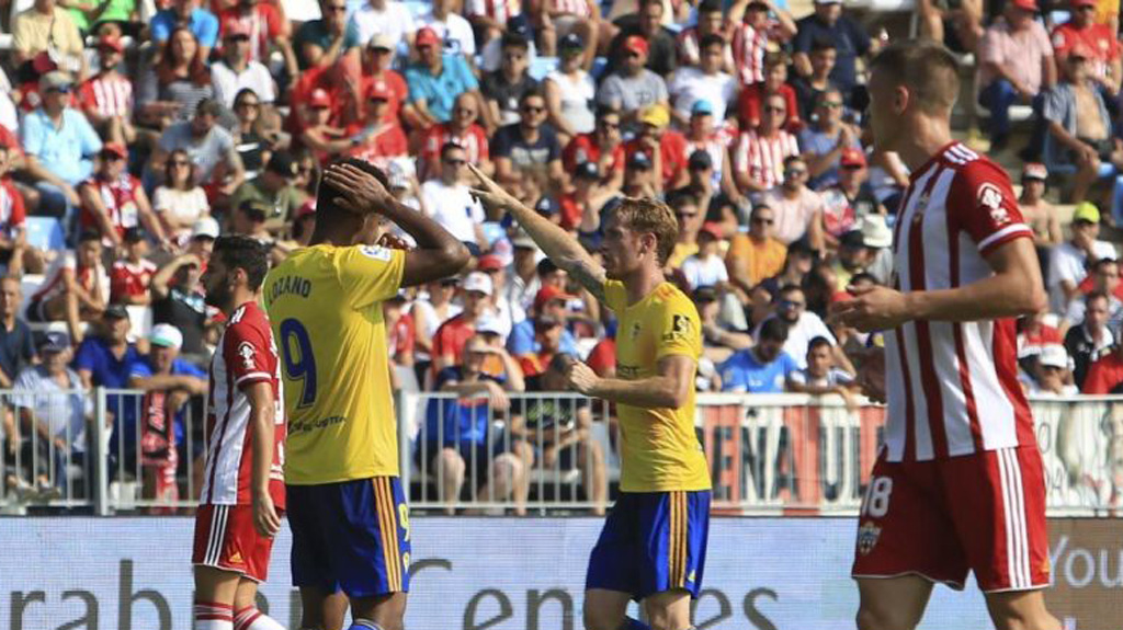 Lozano anota en triunfo del Cádiz