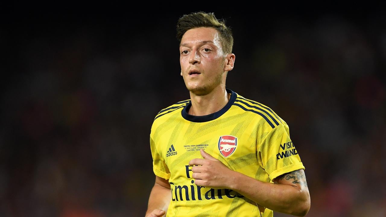Özil saldría del Arsenal