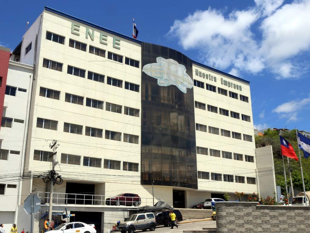 ENEE tiene deuda "impagable" de 70,000 millones ¿Quiénes dilapidaron los fondos?, preguntan industriales