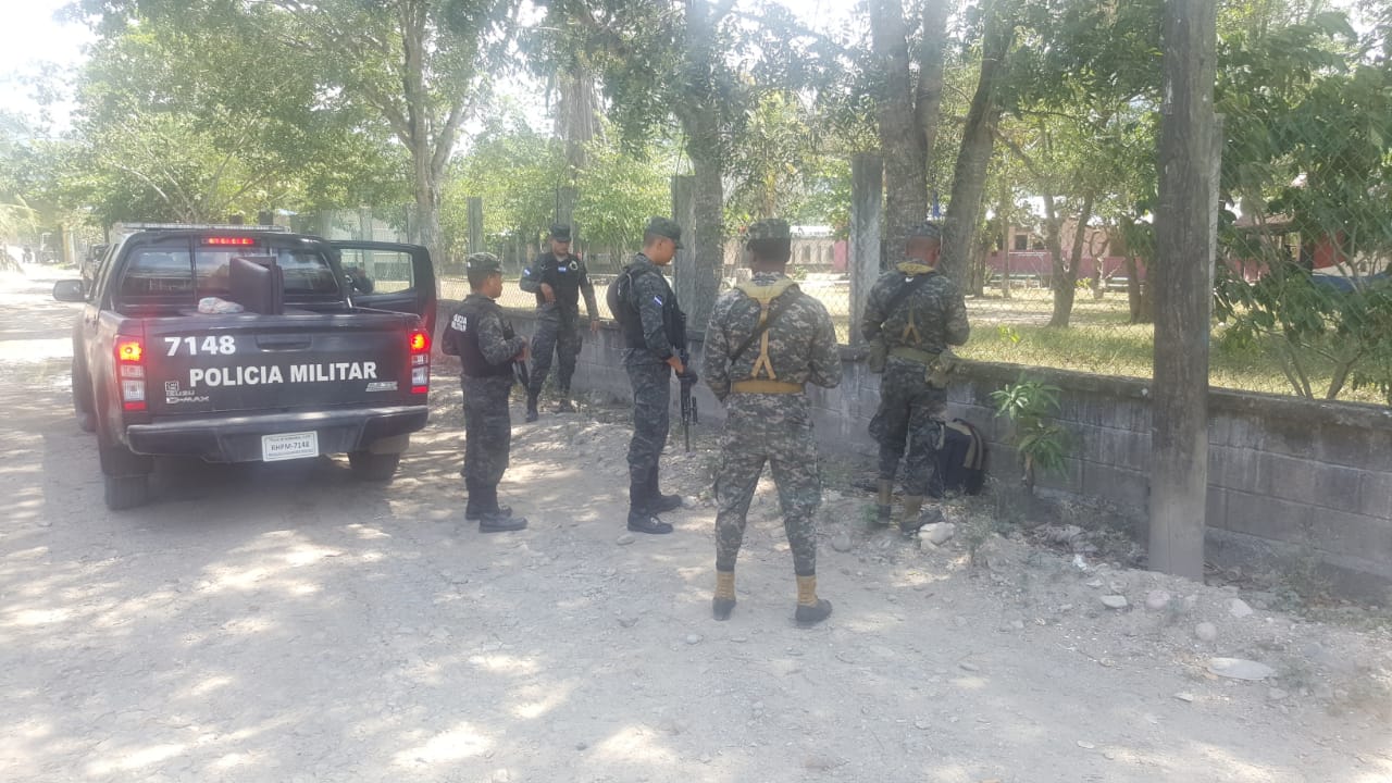 FFAA decomisa diez paquetes de supuesta droga en Tocoa, Colón