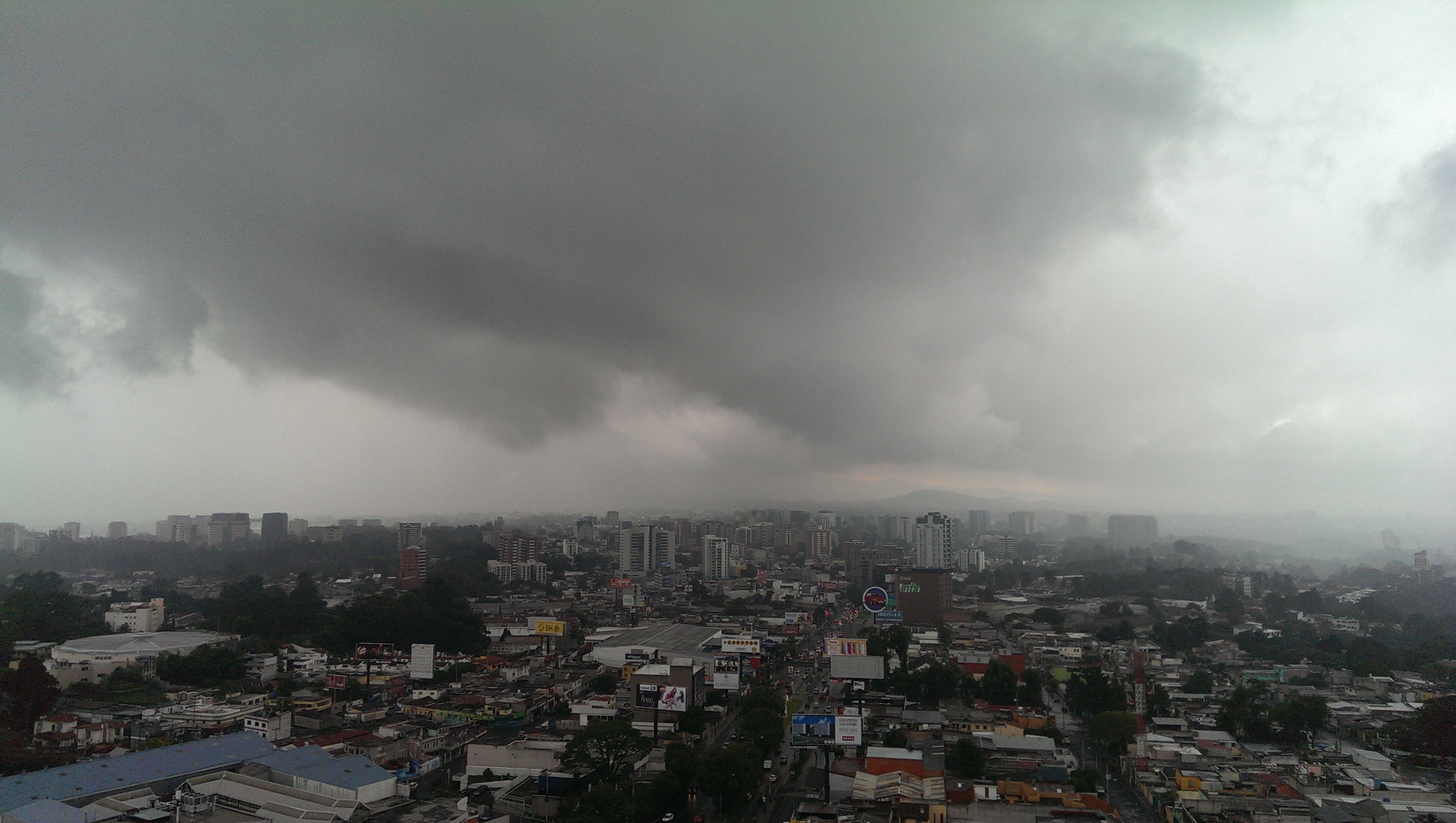 No se registran mayores daños en la capital por torrenciales lluvias
