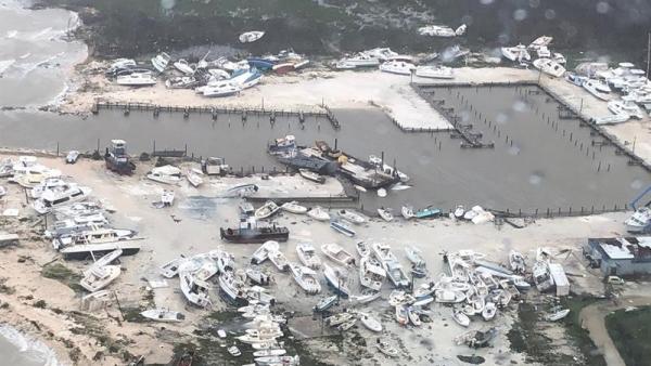 Suben a 7 las muertes en Bahamas por el huracán Dorian y EE UU espera su llegada