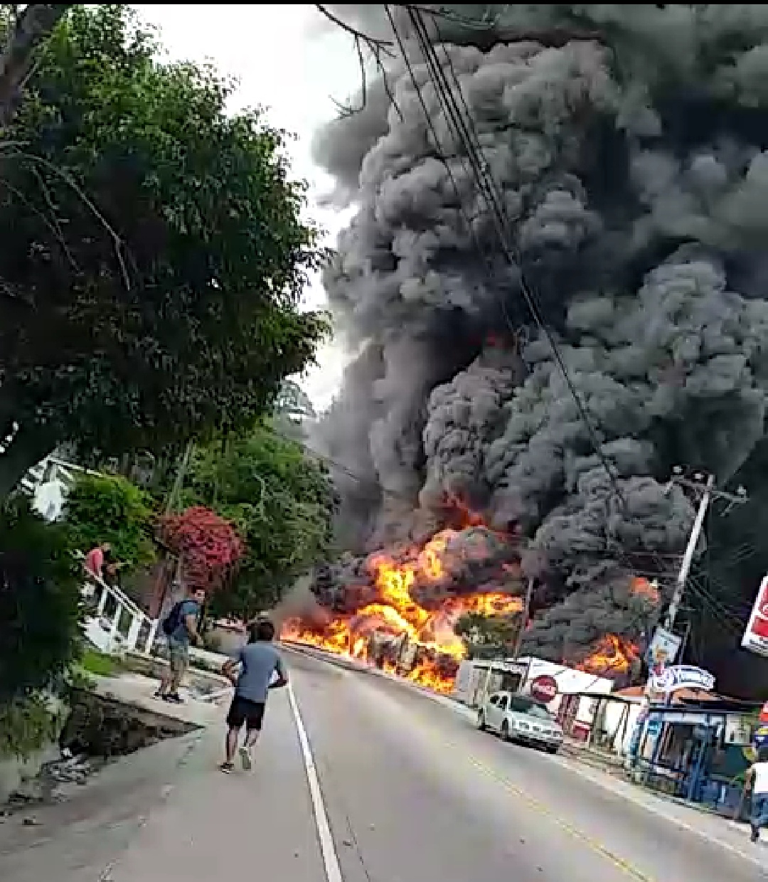 Como un milagro de Dios califican testigos y habitantes de la salida al sur haber sobrevivido a incendio