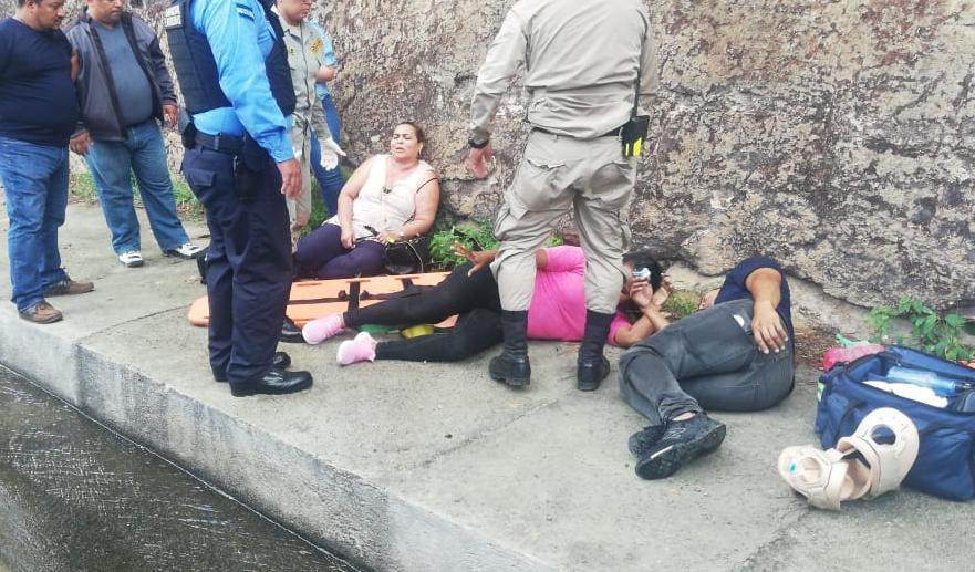 Tres heridos en accidente vial entre camión y turismo en Comayagua