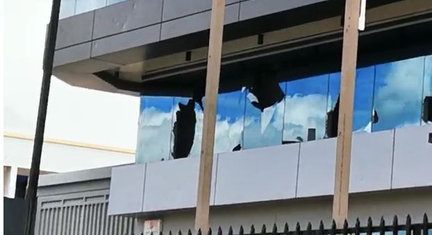 Incendio en farmacias, y lanzamiento de piedras, dejan manifestaciones en la capital