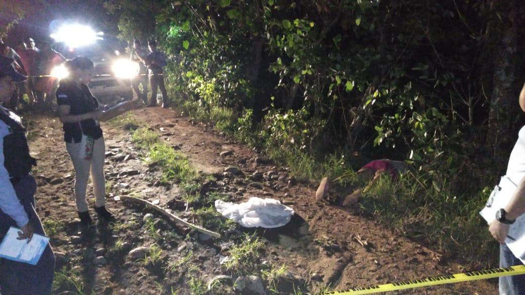 Loco con machete en mano le quita la vida a una mujer en Colón