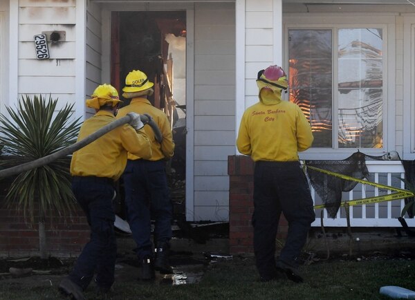 Ordenan evacuación de 180.000 personas por incendios en California