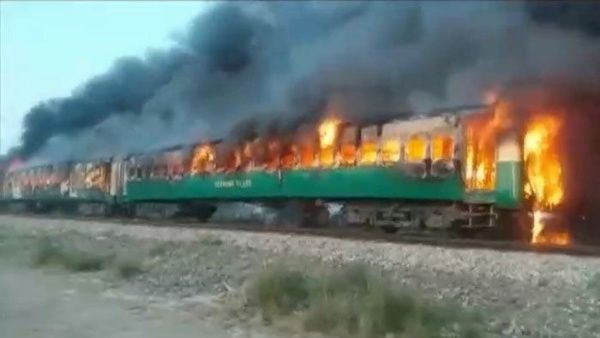 Explosión de un tren en Pakistán deja al menos 73 muertos