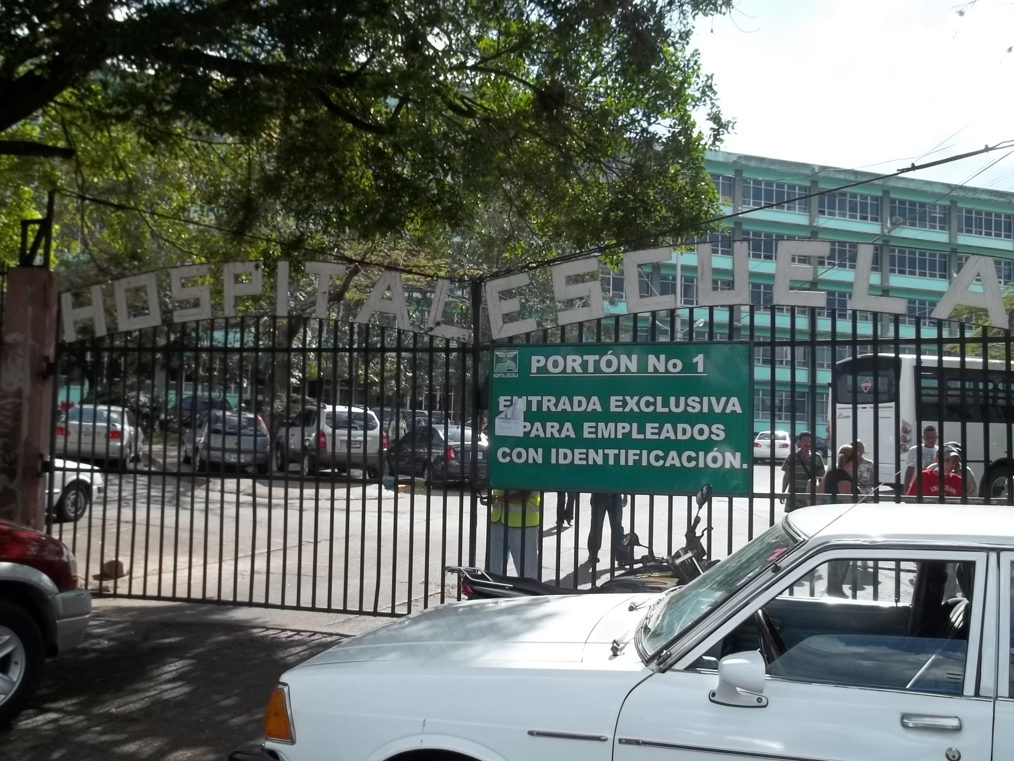 Arrebatan de los brazos de su madre a un bebé recién nacido en el HE