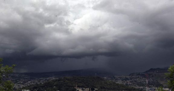Por el registro de dos sistemas de baja presión, continuarán las lluvias en el país