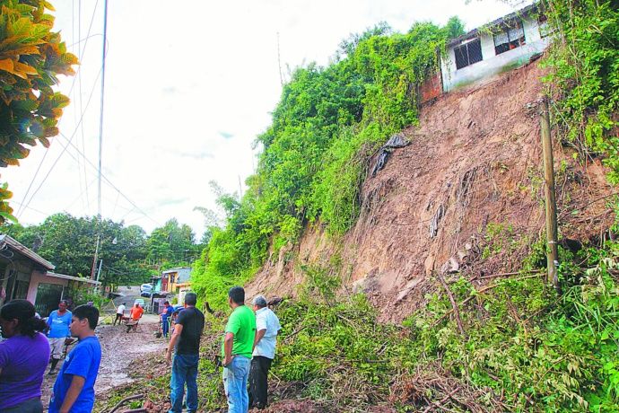 El Salvador: 1,850 personas en albergues y varias vías dañadas el saldo de las lluvias