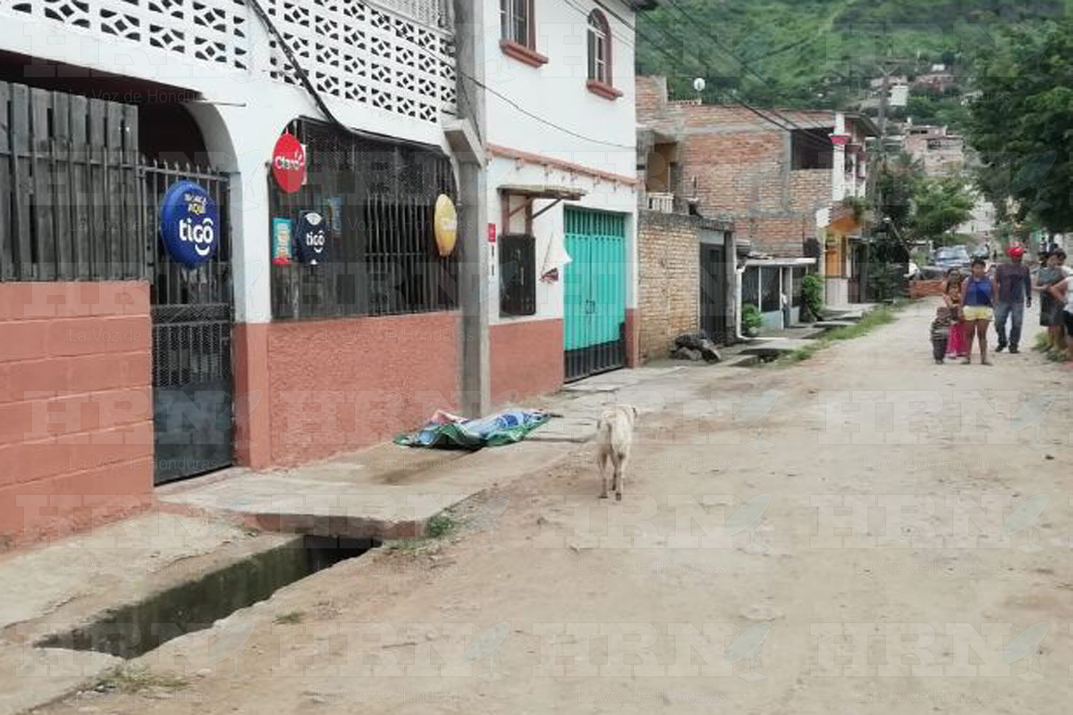 Fallece hombre tras recibir descarga eléctrica y cae del tercer piso de una vivienda en Tegucigalpa