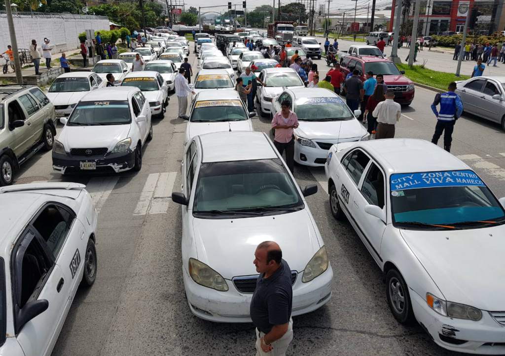 Sector taxi emplaza al Gobierno por 48 horas, para evitar paro de unidades.