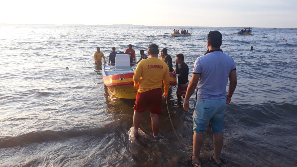 Rescatan a más de 20 personas tras naufragio de una lancha en La Ensenada, Tela