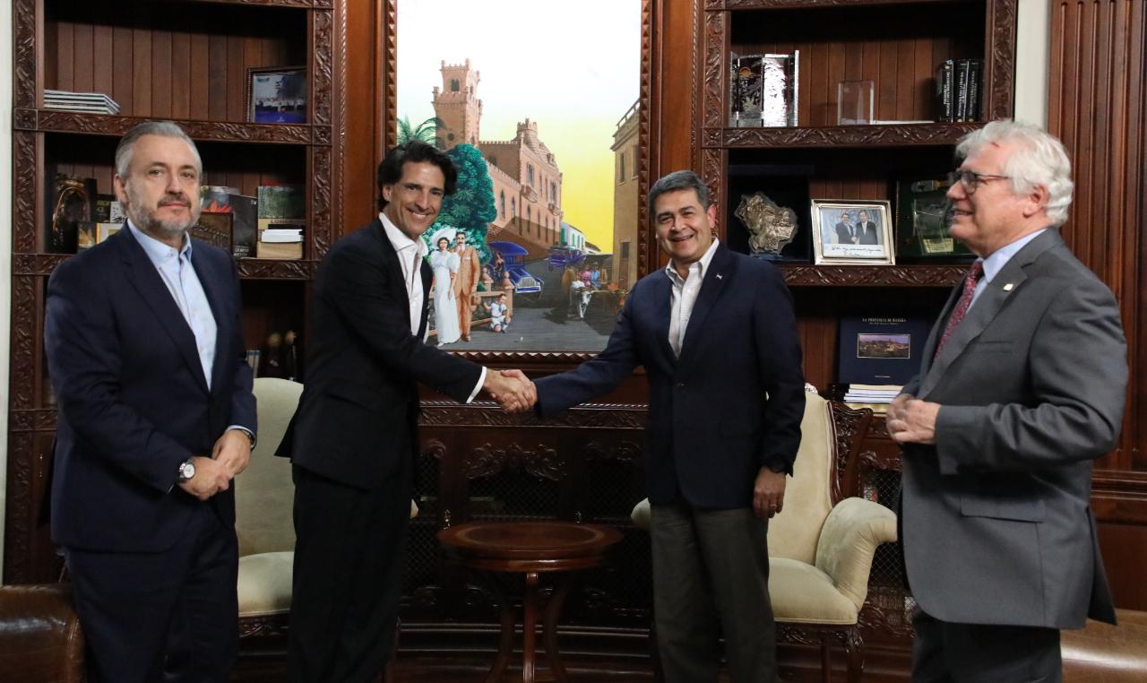 Inauguran primer centro de datos y anuncia inversiones por 500 millones de dólares en Honduras