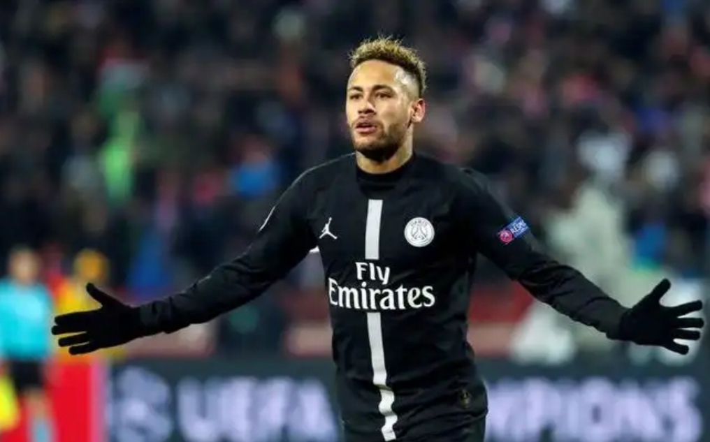 Neymar coquetea con la fición del PSG