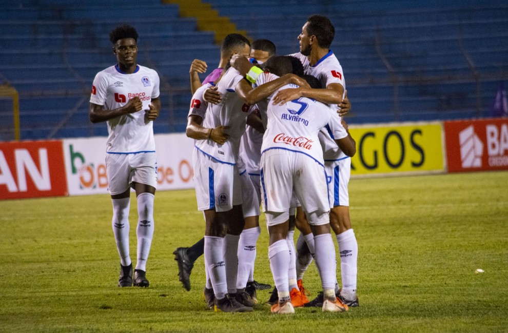 Olimpia con varias consignas ante Saprissa
