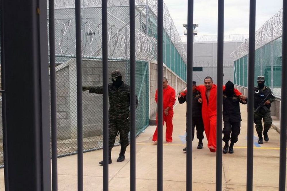 Un privado de libertad ha sido asesinado cada mes en "horribles" escenas en Pozos I y II