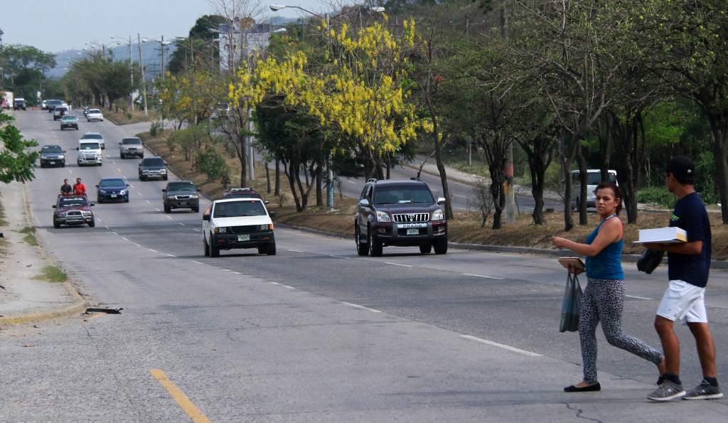 Atropellan a dos estudiantes de secundaria en la capital