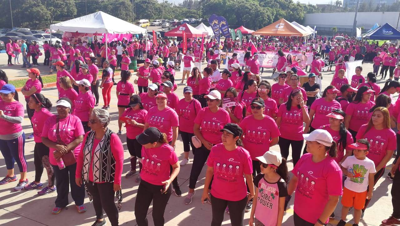 Realizan Carnaval Rosa  en conmemoración al Día Internacional Contra el Cáncer
