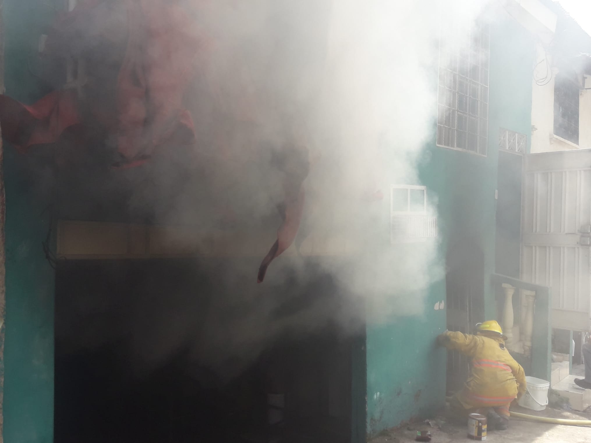 A escombros quedó consumida una bodega en Comayagüela