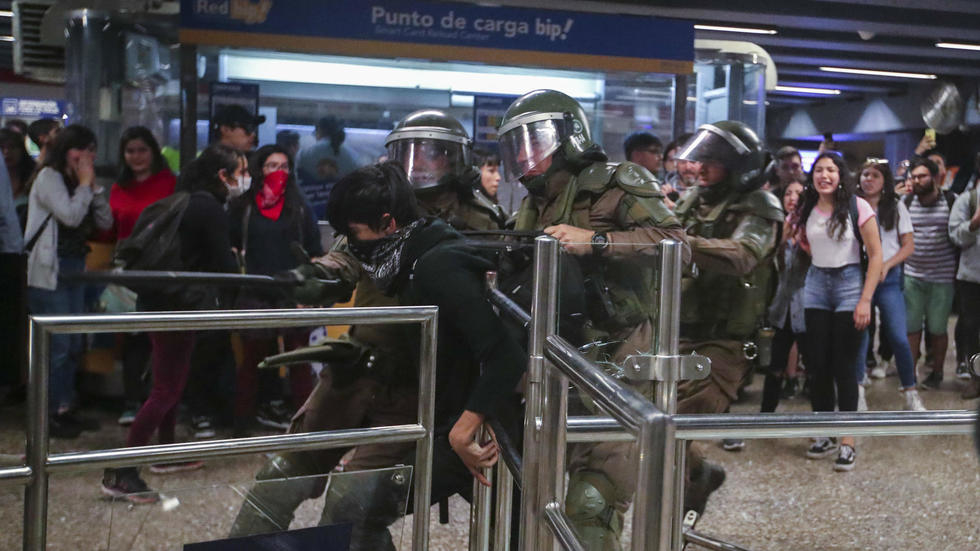Anuncian un nuevo toque de queda en Santiago de Chile