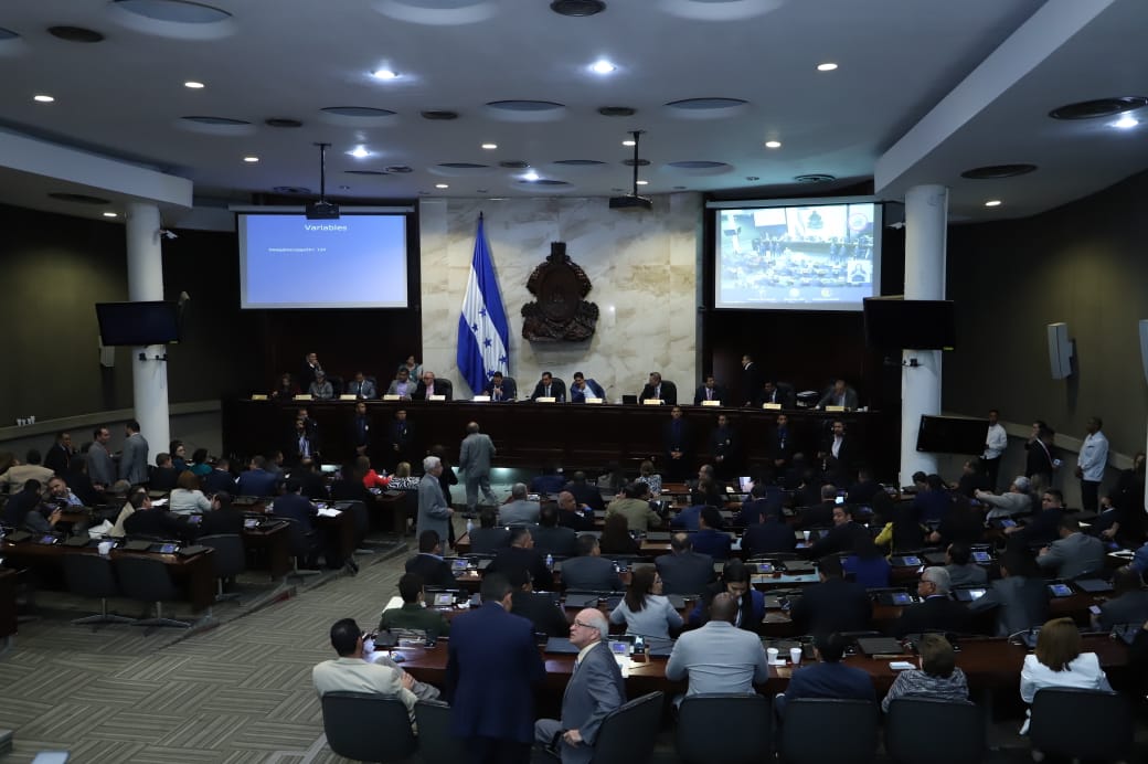 Entre criticas congresistas aprueban “Ley de Fondos Departamentales”